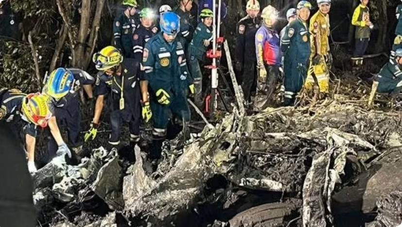 Gambar yang dikeluarkan oleh Jabatan Perhubungan Awam Chachoengsao menunjukkan pasukan penyelamat sedang beroperasi di lokasi kemalangan pesawat kecil di wilayah Chachoengsao, Thailand.