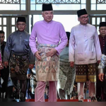 Sultan Nazrin Shah (tengah) berkenan mempengerusikan Mesyuarat Majlis Kebangsaan Bagi Hal Ehwal Islam Malaysia ke-72 hari ini, dengan kehadiran Perdana Menteri Anwar Ibrahim.