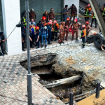 Anggota bomba dan Angkatan Pertahanan Awam Malaysia terus aktif dalam operasi mencari dan menyelamat warga India yang terjejas akibat insiden tanah menurun di Jalan Masjid India