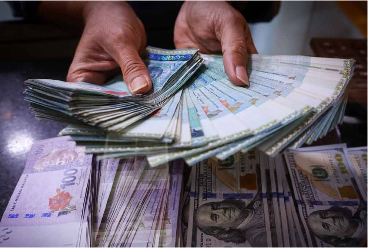 Pada penutupan dagangan hari ini, ringgit diniagakan lebih tinggi berbanding beberapa mata wang utama.