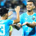 Rodrigo (kanan) menjaringkan gol pembuka untuk Penang FC ketika melawan KDN FC di Stadium Bandaraya malam tadi.