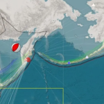 EMERCOM melaporkan bahawa gempa pertama dirasakan di seluruh kawasan bandar Petropavlovsk-Kamchatskiy.