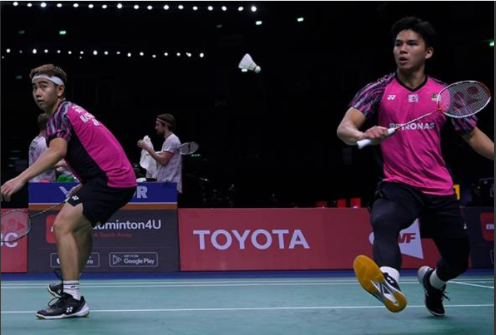 Sze Fei (kiri) dan Nur Izzuddin memulakan Kejohanan Badminton Terbuka Jepun dengan permulaan yang baik.