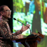 Anwar berucap pada Majlis Perhimpunan Bulanan Kementerian Kewangan di Putrajaya hari ini.