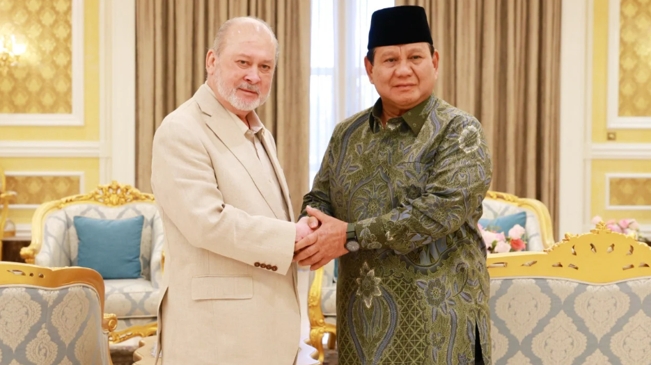 Sultan Ibrahim berkenan menerima kunjungan Prabowo Subianto, yang merupakan sahabat lama Seri Paduka Baginda, di Istana Negara pada Sabtu.