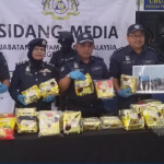 Ismail (tengah) mempamerkan dadah jenis syabu seberat 73.319 kilogram (kg) dengan nilai RM2.34 juta yang telah dirampas, semasa sidang media di Pejabat Cawangan Penguatkuasaan Padang Besar hari ini.