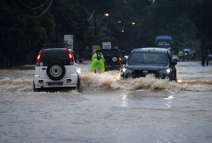 Mangsa banjir menurun kepada 99,823 malam ini