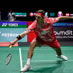 Viktor Axelsen beraksi pada pusingan pertama Terbuka Malaysia 2025.