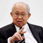 Tengku Razaleigh: "Tengku Razaleigh Hamzah, Veteran UMNO, membangkitkan persoalan mengenai kedudukan UMNO dalam Kerajaan Perpaduan."