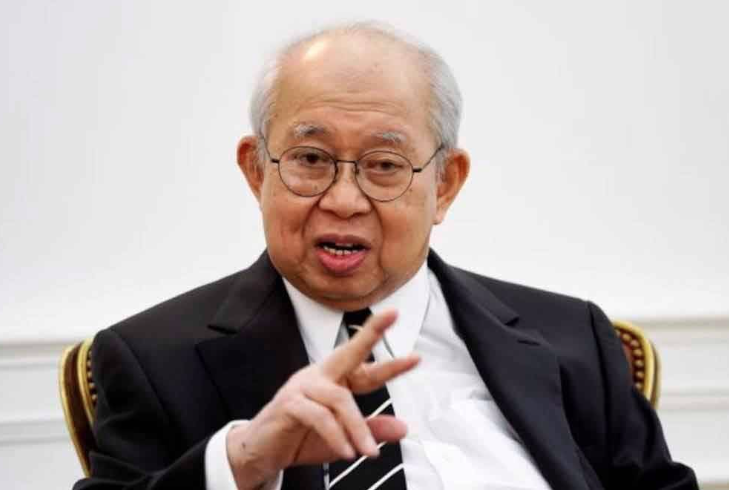 Tengku Razaleigh: "Tengku Razaleigh Hamzah, Veteran UMNO, membangkitkan persoalan mengenai kedudukan UMNO dalam Kerajaan Perpaduan."